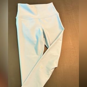 Alo 7/8 High Waist Air Lift Legging size small, light blue